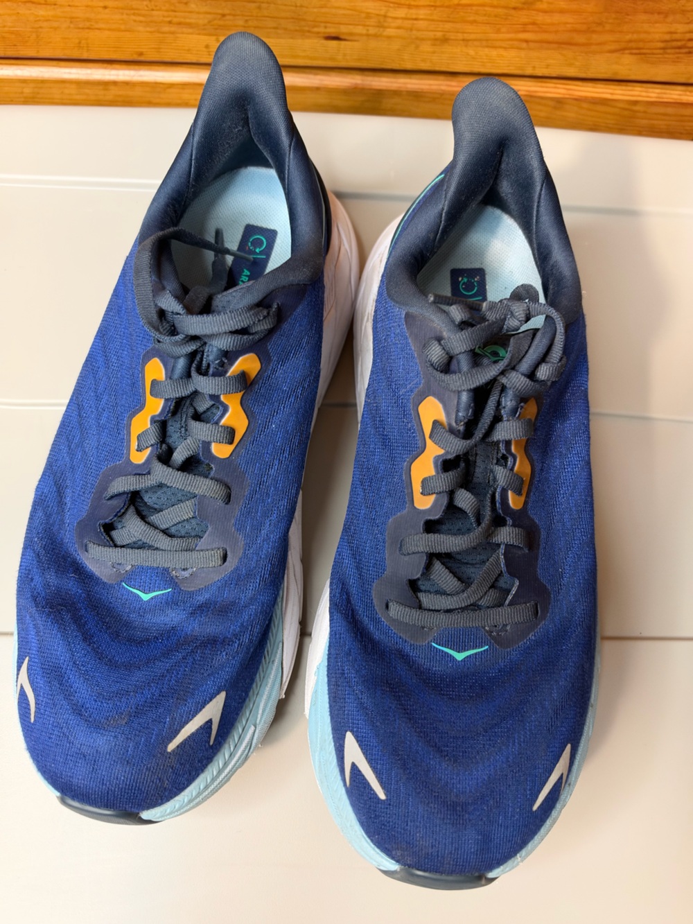 Hoka One One Arahi 6